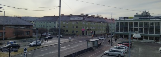 Kvarteret Tuppfjätet med sin gröna, plåtklädda fasad får nu rivas, enligt beslut i Göteborgs stadsbyggnadsnämnd.
