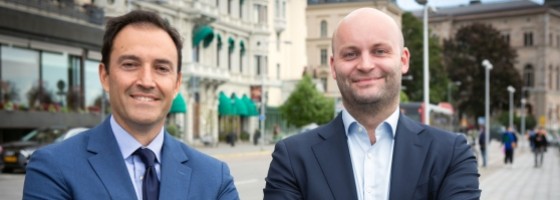 Till vänster Randy Giraldo, europeisk fastighetschef på Nuveen och till höger Oscar Maltesen, transaktionschef i Norden.