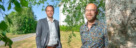 På marken på Teg: Lars Lundgren marknadsområdeschef Riksbyggen Bostad i Norr och Jonas Broady, affärsutvecklare på Riksbyggen.