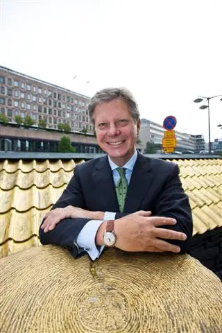 Han tar 
över efter Sööder
