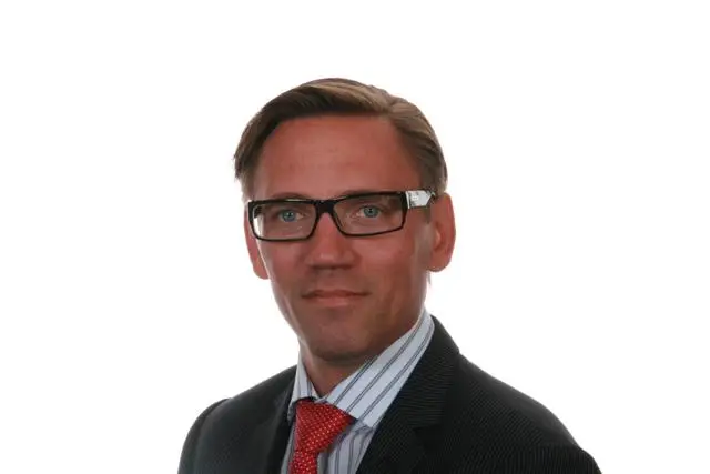 Wallenstam omorganiserar