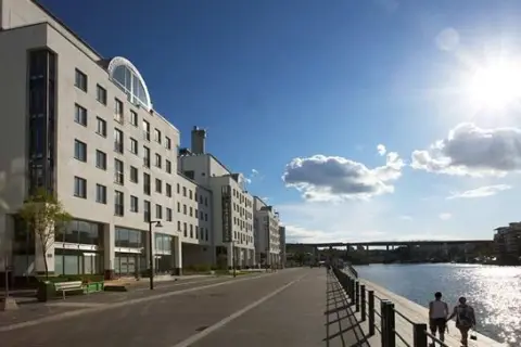 Fabege säljer i Hammarby Sjöstad