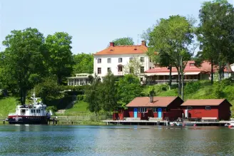 Finansman säljer hotellkedja