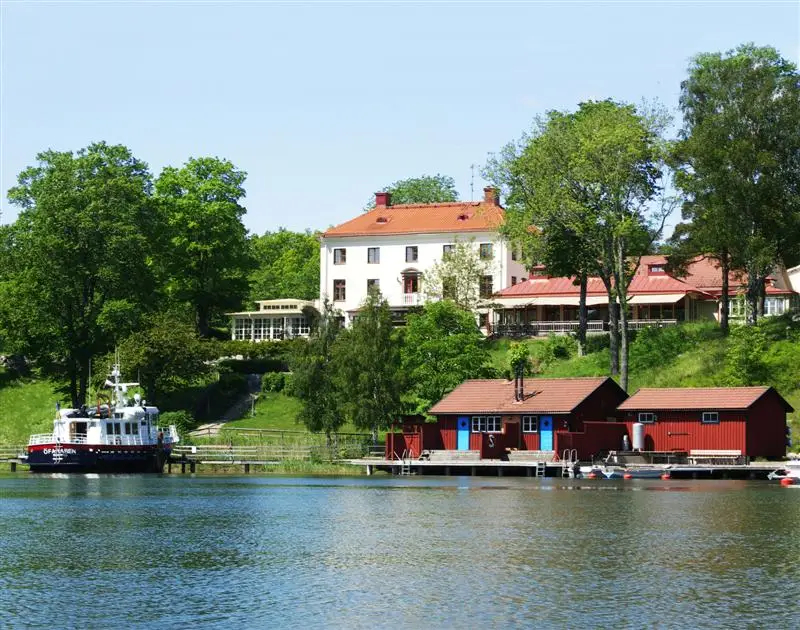 Finansman säljer hotellkedja