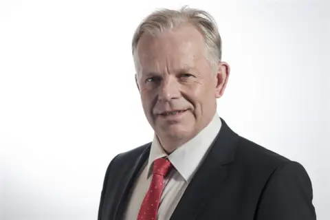 Höjvall om ledningsförändringarna