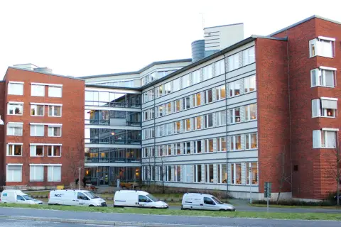 Byggjätte köper 
loss sitt huvudkontor