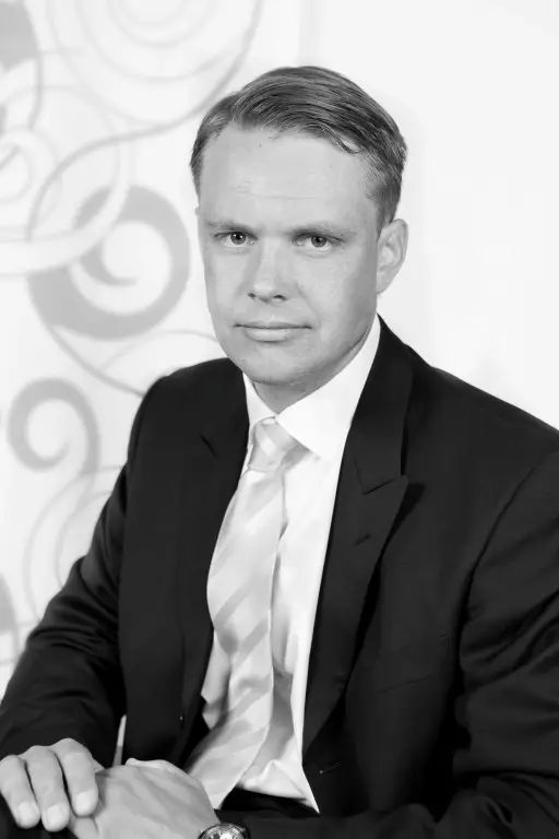 Newsec rekryterar tre