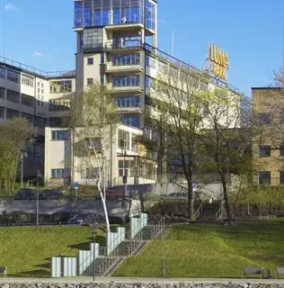 Två uthyrningar i Lumafabriken