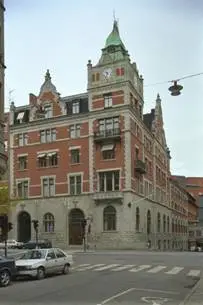 Stockholms stad säljer city-fastighet