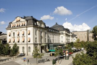 Stockholms första Starbucks till Centralen