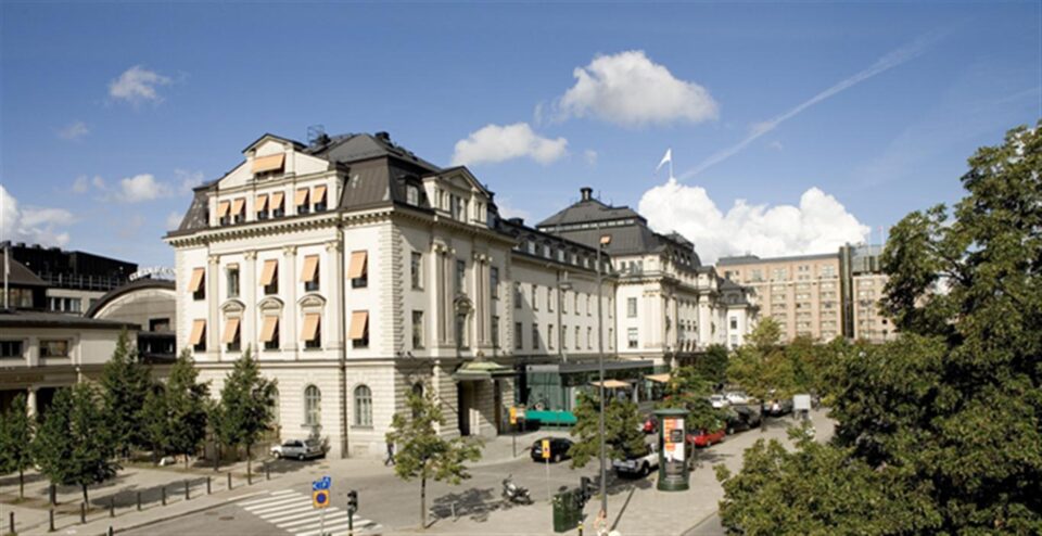Stockholms första Starbucks till Centralen