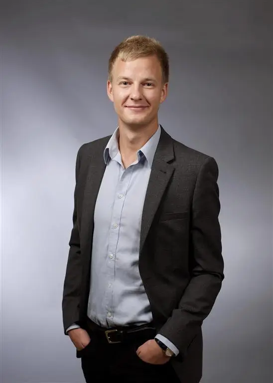 Navet rekryterar från Forum