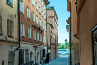 Fastighetsbolag vann över BRF i Gamla stan-försäljning