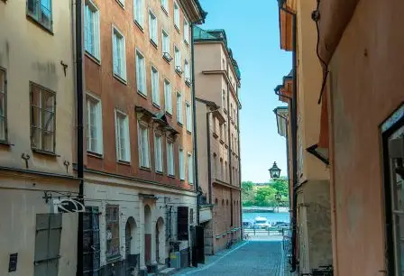 Fastighetsbolag vann över BRF i Gamla stan-försäljning