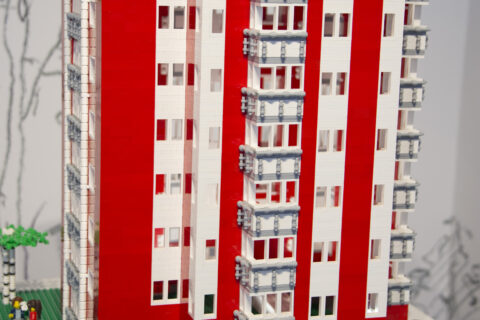 Stefan Holm bygger NCC-hus – i lego