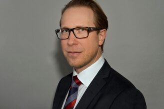 TIAA Henderson förstärker