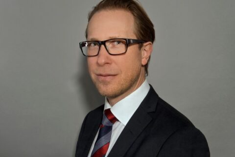TIAA Henderson förstärker