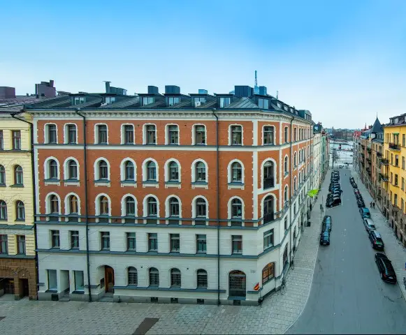 Familj säljer på Östermalm
