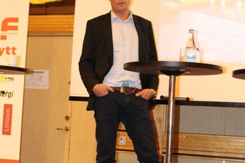 Serneke vill sänka bygglönerna