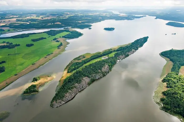 Lyxö i Mälaren till salu för 45 miljoner