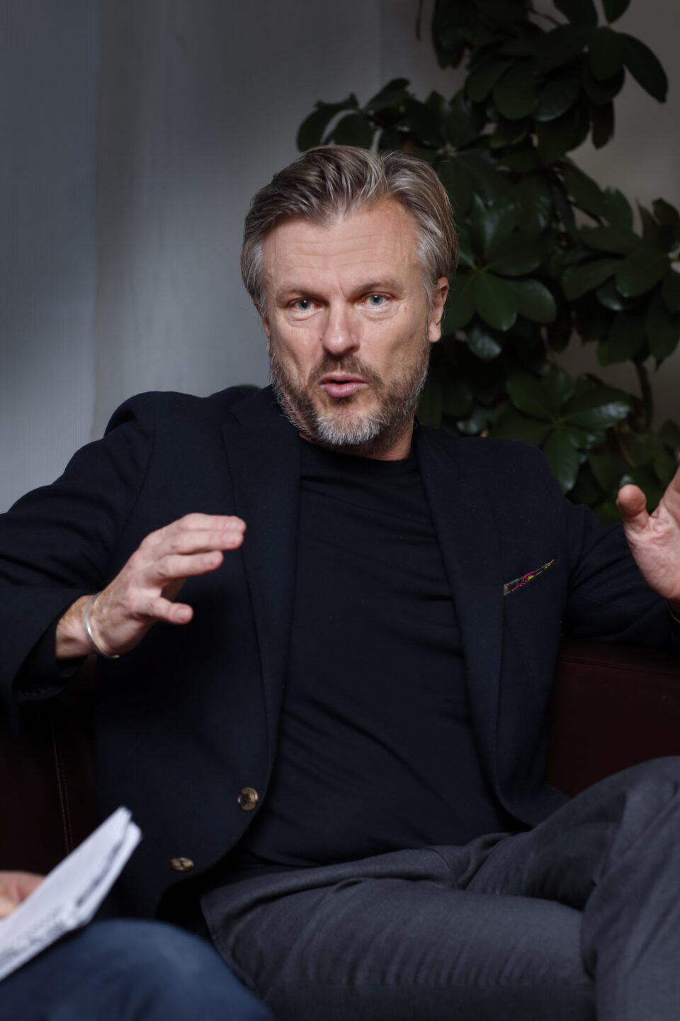Thomas Sandell ritar hus i Linköpings nya stadsdel