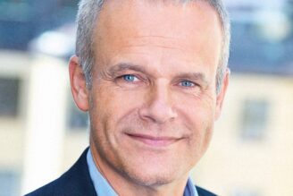 Ungdomar bygger bostäder – och sin egen framtid