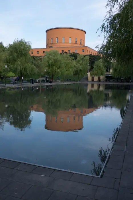 De rustar upp Stockholms stadsbibliotek