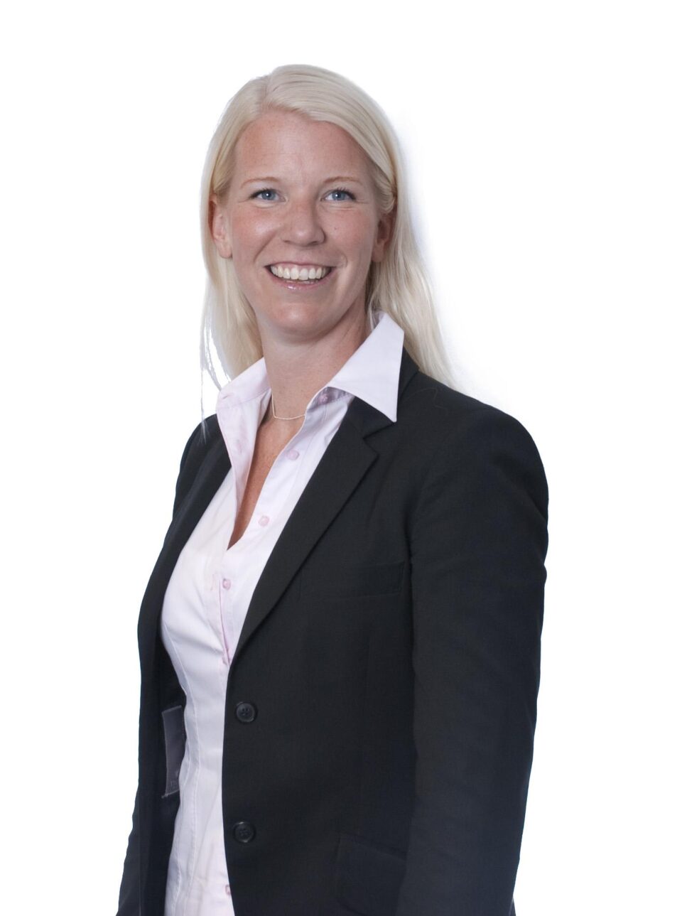 Vill utmana mossig bild av fastighetsbranschen