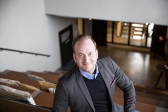 Han får uppdraget att utveckla Nya Hovås
