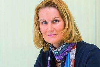 Corem köper på tre orter