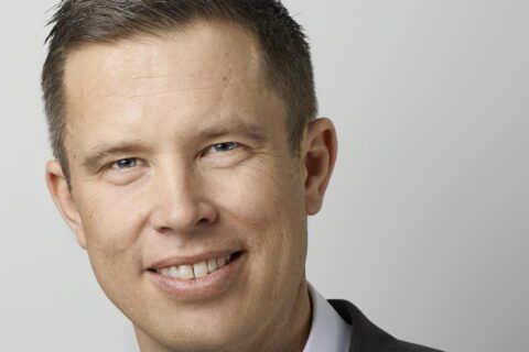 SSM sparkar Mattias Roos – han ersätter