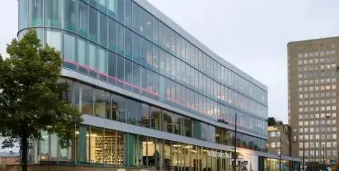 Kry hyr 4 000 kvadratmeter i Bonnierhuset