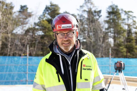 Tystnad efter rundabordssamtalet – Byggnads uppmaning till regeringen: ”Sätt ner spaden”
