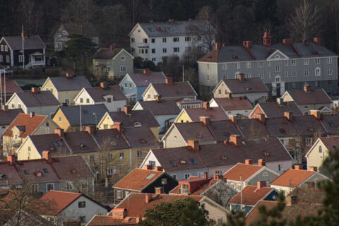 Fortsatta nedgångar på bostadsmarknaden