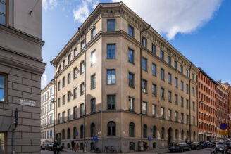 Vasakronan säljer i Stockholm