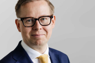 Capman värvar toppnamn