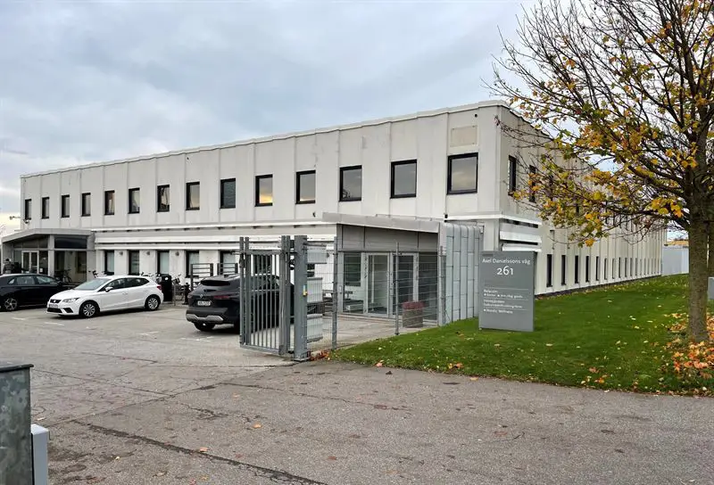 Corem säljer fyra – Wihlborg köper två