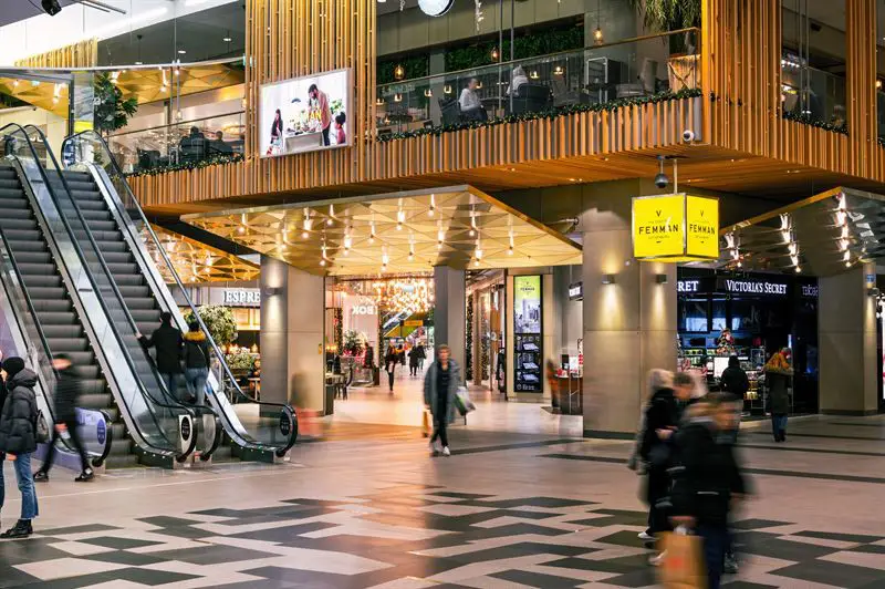 Hufvudstaden gör plats för knivar och skor