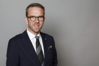 ”Det är inte jag som bostadsminister som ska sätta hyrorna”