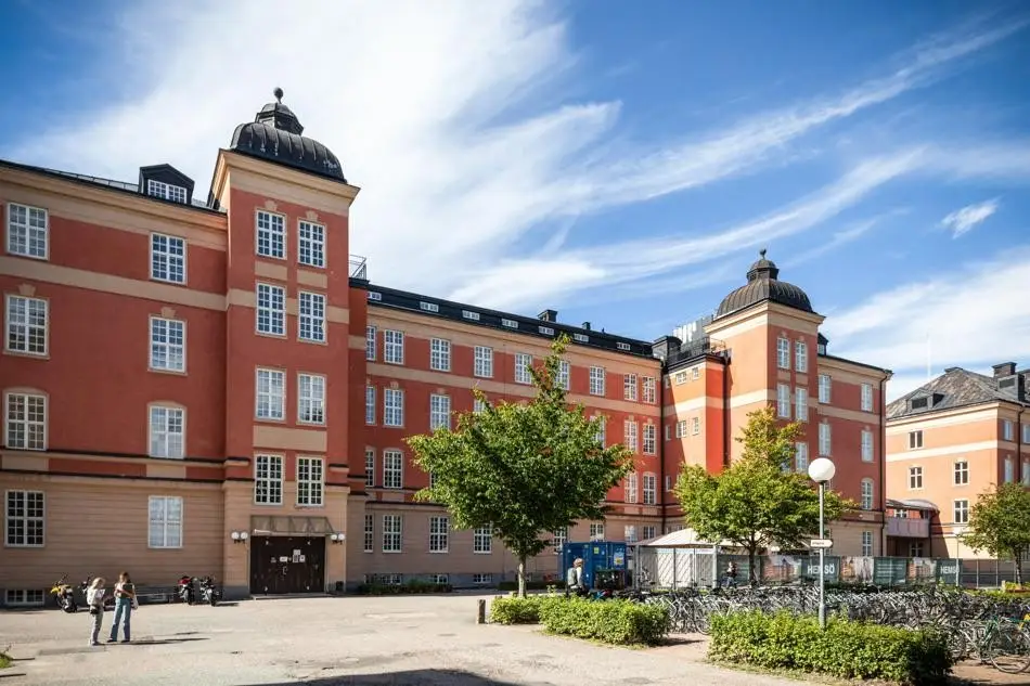 Hemsö hyr ut till Academedia