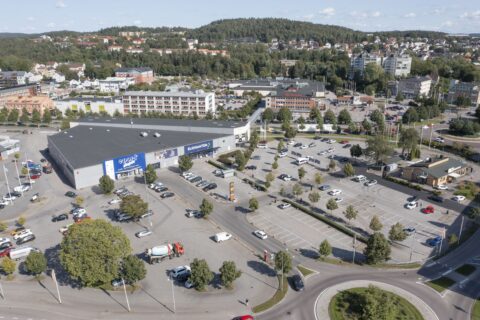 Hansainvest Real Assets säljer handelsfastighet i Borås