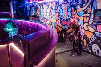 Bilderna bakom kulisserna: Så ska legendarisk rockklubb bli galen golfklubb på 1 000 kvadrat