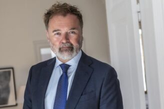 Fastator minskar substansvärde och skuldsättning