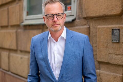 Mikael Damberg har eget krismöte med branschen – ny bostadspolitik ska tas fram