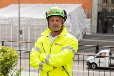 Byggnads kontrollerar 1 200 arbetsplatser efter signaler från förtroendevalda