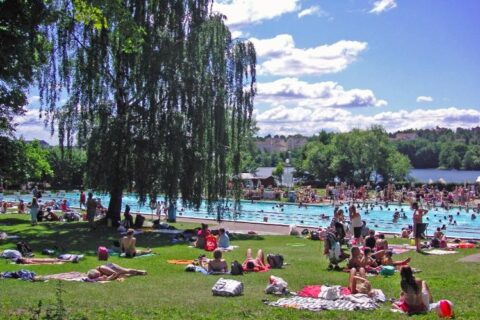 Medley tar över drift av Solna simhall, Huvudstabadet och Svedenbadet