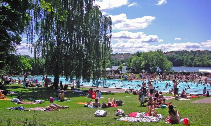 Medley tar över drift av Solna simhall, Huvudstabadet och Svedenbadet