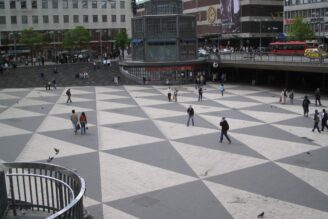 Byggnadsarbetare demonstrerar på Sergels torg