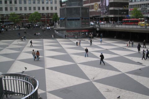 Byggnadsarbetare demonstrerar på Sergels torg