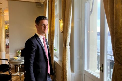 Fjellner (M): Stockholms stad blöder fastighetspengar